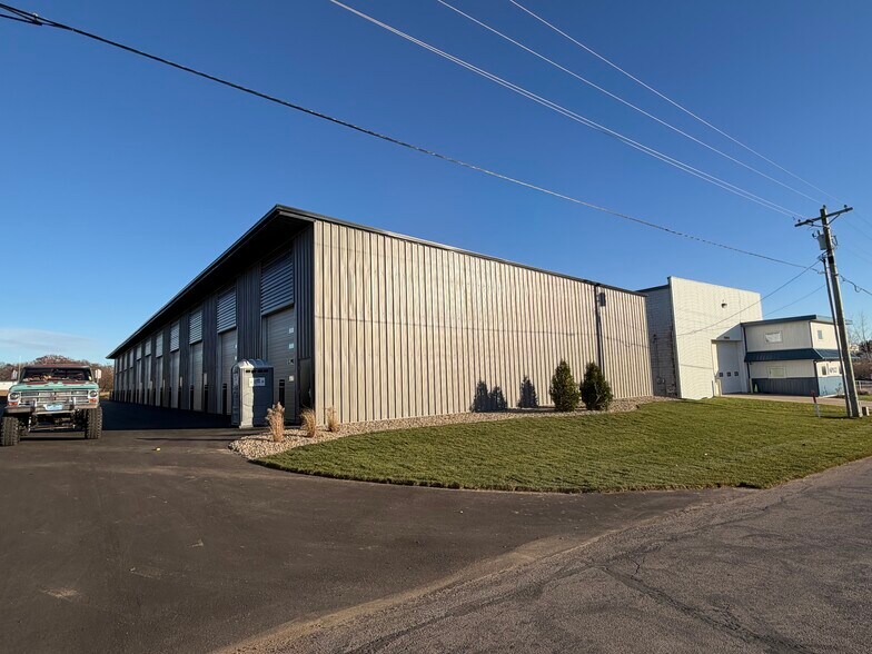 More Photos Of 2490 Rainbow Dr, Warsaw Self Storage For Sale