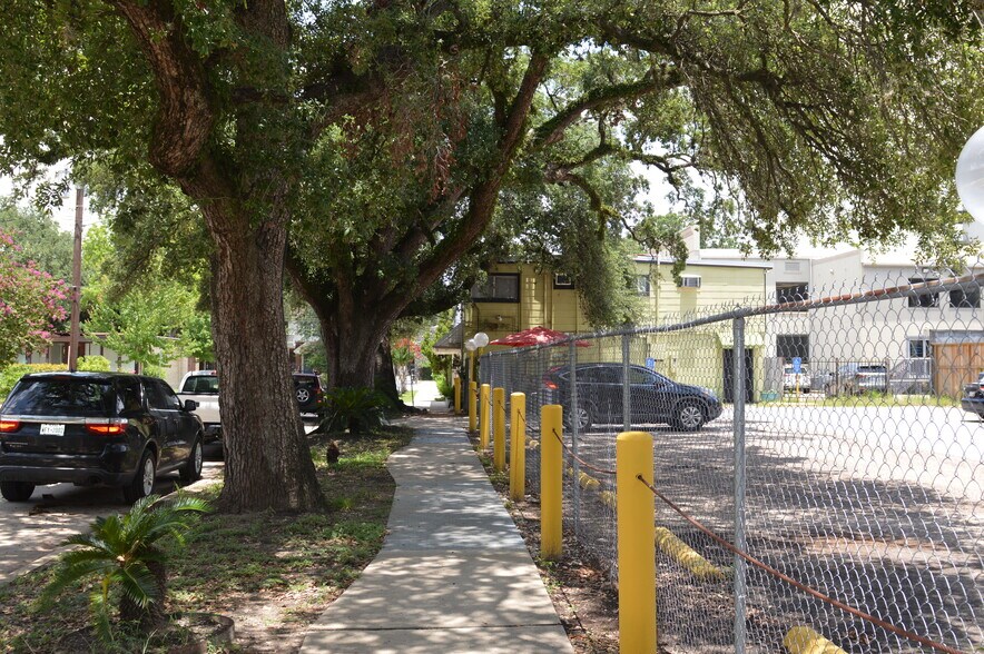 More Photos Of 3803 Bute St, Houston Storefront Retail Residential For Sale