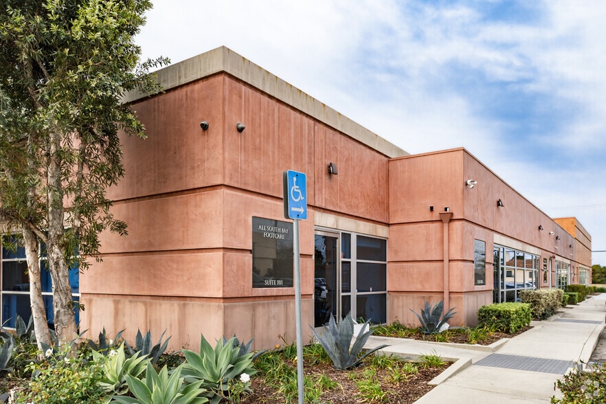 More Photos Of 23365 Hawthorne Blvd, Torrance Medical For Lease