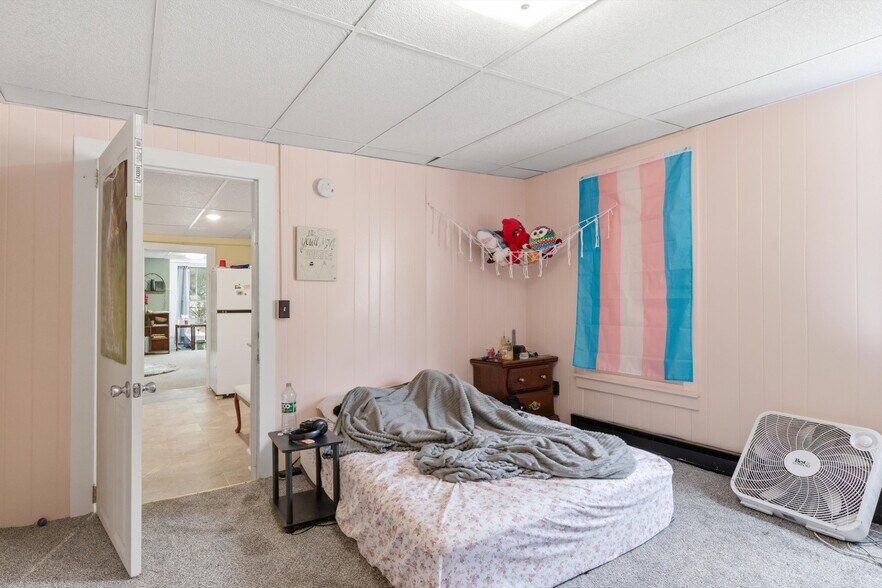 More Photos Of 198 N Main St, Salem Storefront Retail Residential For Sale