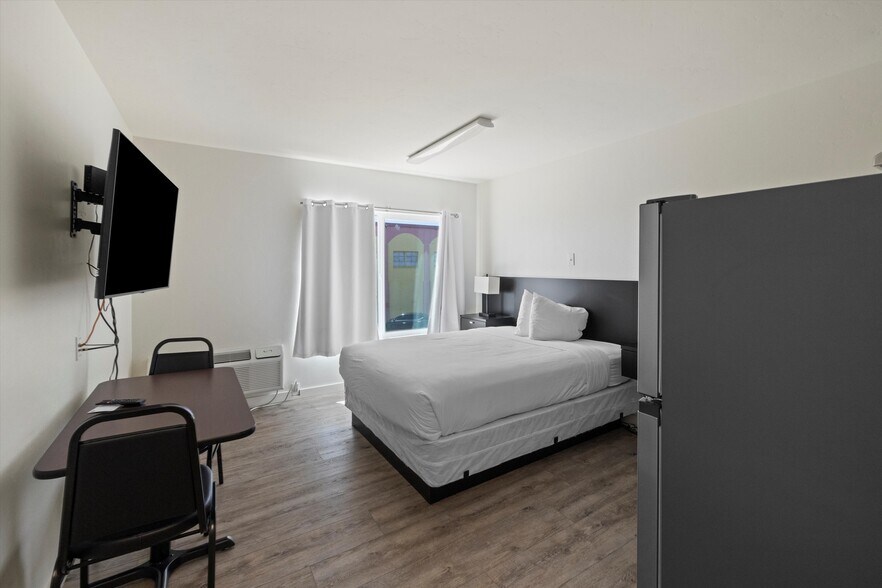 More Photos Of 720 W Lewis St, Pasco Hotel For Sale