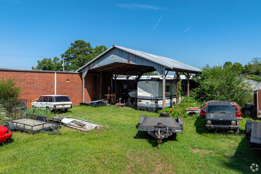 More Photos Of 222 King St S, Calhoun Warehouse For Sale