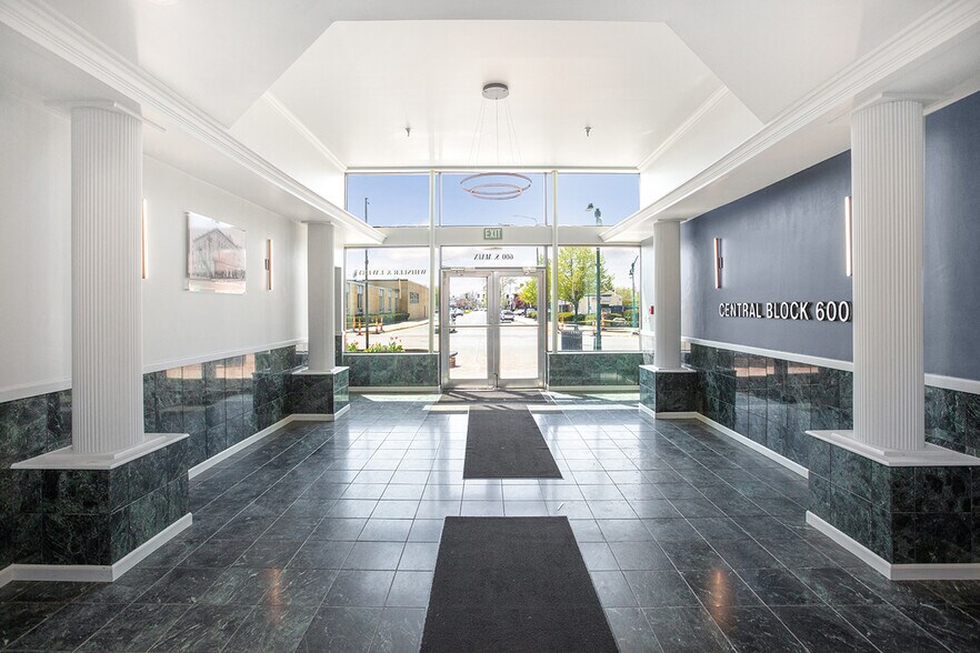 More Photos Of 600 S Main St, Elkhart Office For Lease