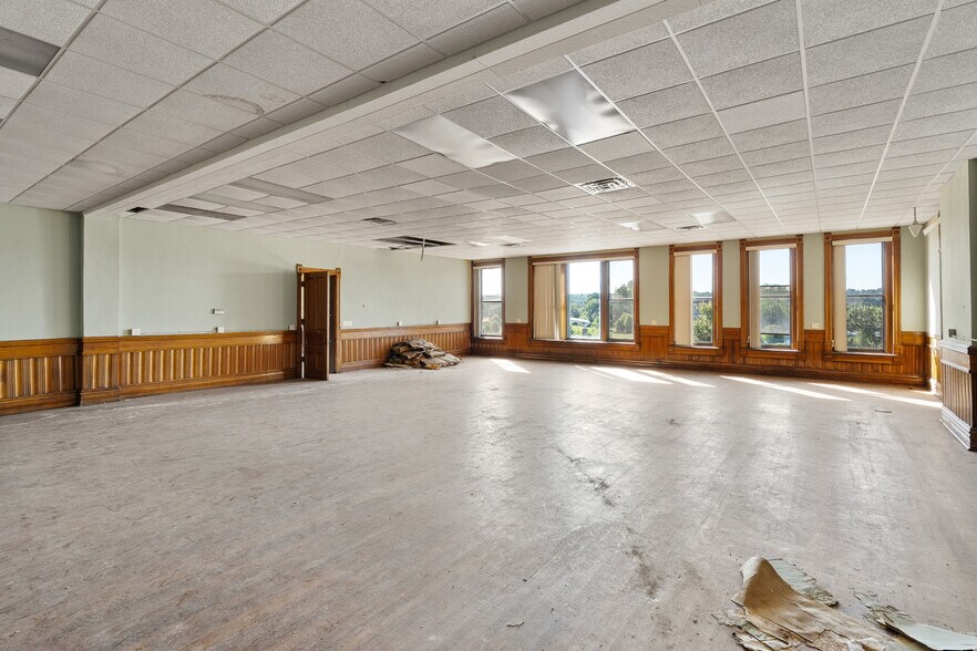 More Photos Of 2 Bay St, Chippewa Falls Storefront Retail Office For Sale