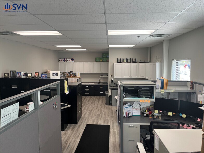 More Photos Of 707 Colomba Ct, St Charles Flex For Lease