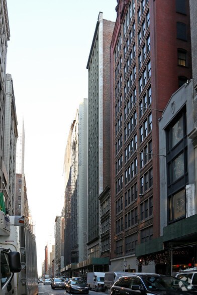More Photos Of 21 W 38th St, New York Office For Lease