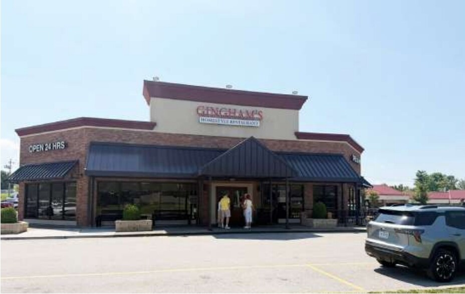 More Photos Of 1552-1652 Country Club Plaza Dr, Saint Charles Freestanding For Lease
