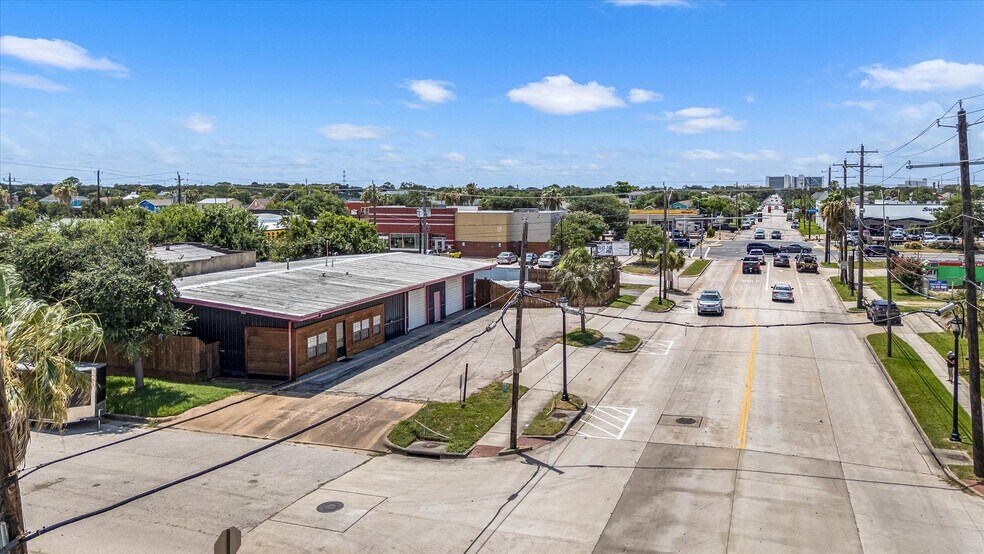 More Photos Of 902 51st St, Galveston Light Manufacturing For Sale