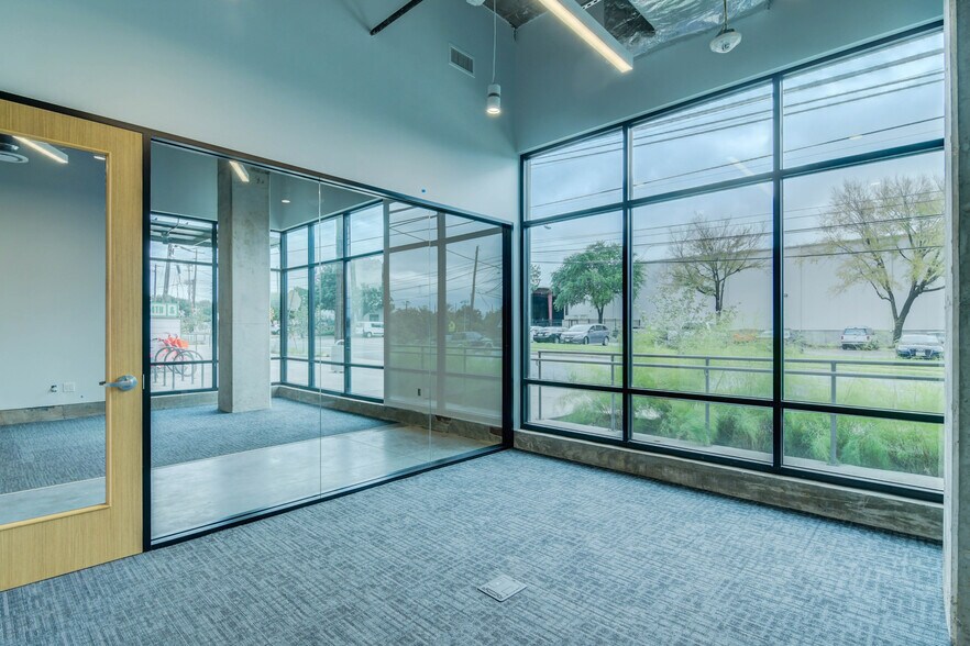 More Photos Of 1800 E 4th St, Austin Multifamily For Sale