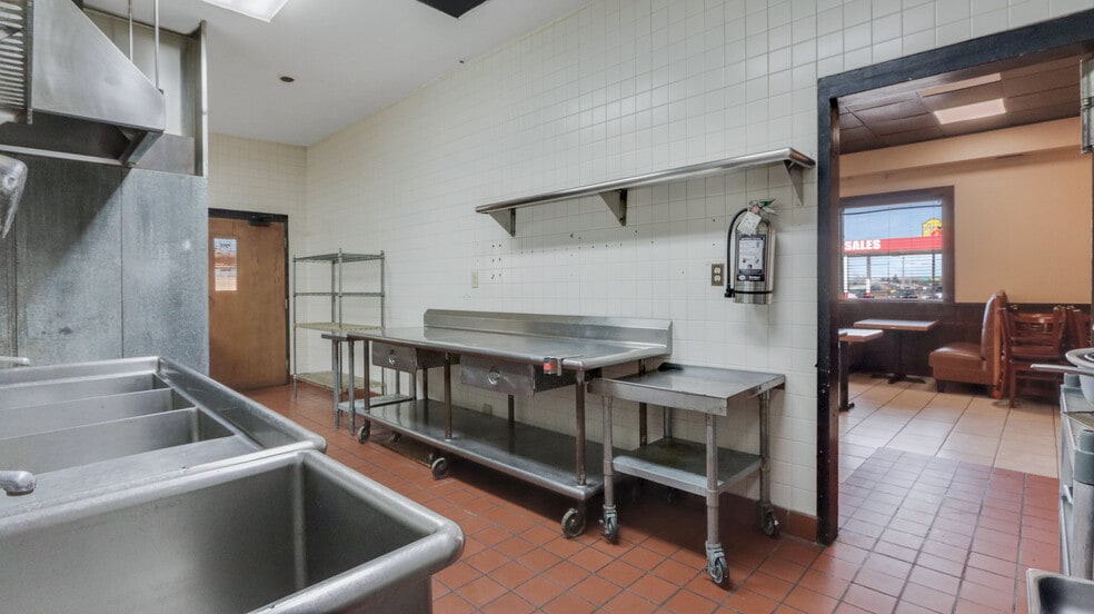 More Photos Of 6220 Texaco Dr, Eau Claire Restaurant For Sale