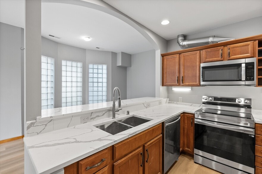 More Photos Of 2600-2604 N Booth St, Milwaukee Storefront Retail Residential For Sale