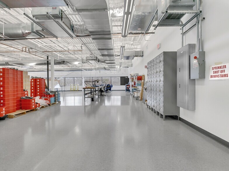 More Photos Of 95 Billerica Ave, Billerica Light Manufacturing For Lease