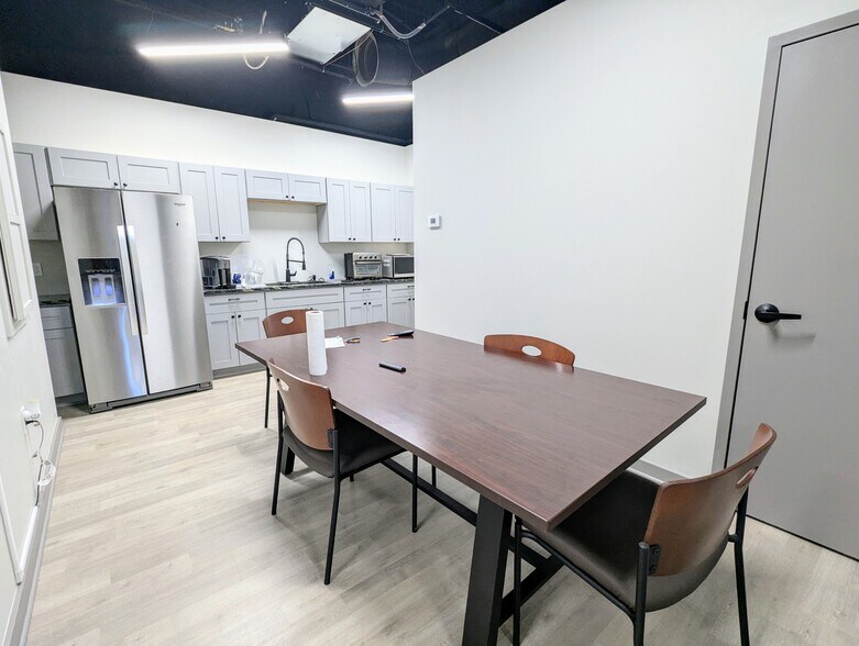 More Photos Of 1100 Locust St, Saint Louis Storefront Retail Office For Lease