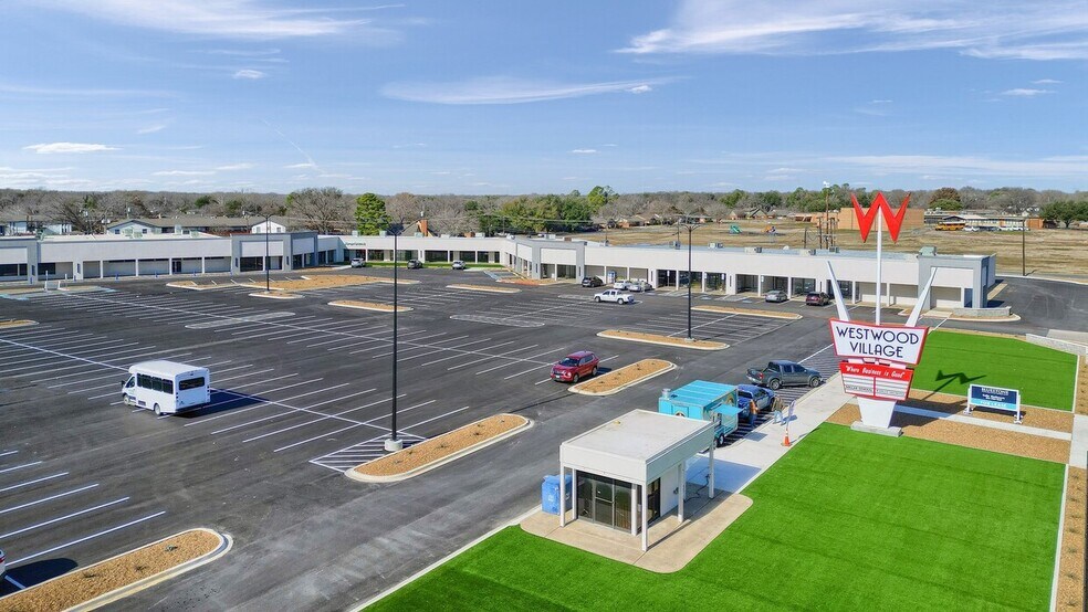 More Photos Of 215-220 Sunset Blvd, Sherman Storefront For Lease