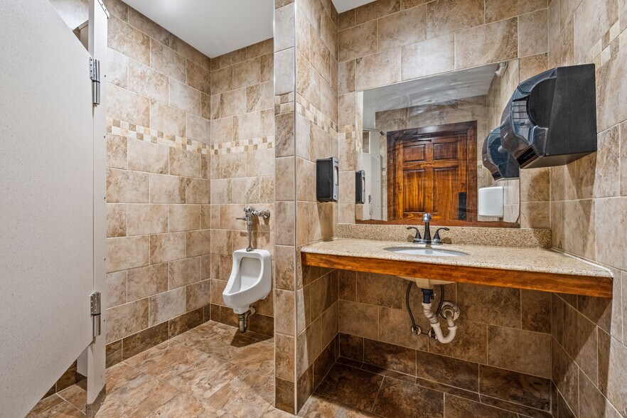 More Photos Of 5626 W Lincoln Hwy, Parkesburg Restaurant For Sale