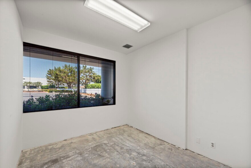 More Photos Of 22808 Lockness Ave, Torrance Warehouse For Lease