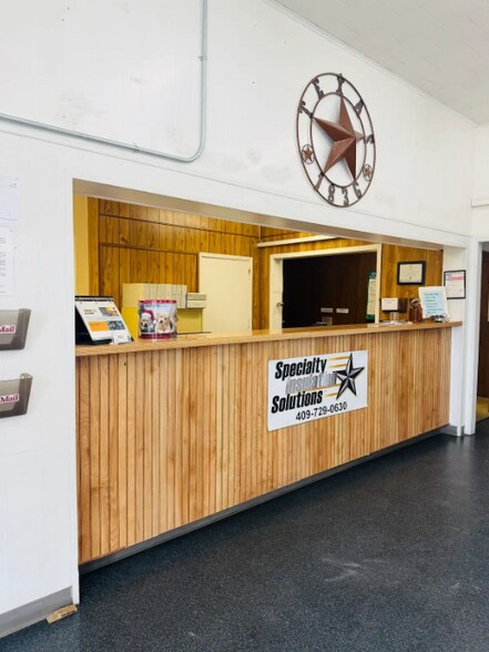 More Photos Of 1050 Detroit Ave, Nederland Distribution For Lease