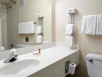 More Photos Of 1001 E 6th St, Junction City Hotel For Sale