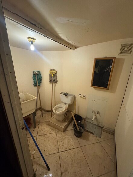 More Photos Of 5001 S Hermitage Ave, Chicago Religious Facility For Sale