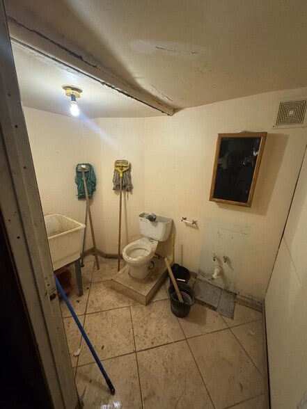 More Photos Of 5001 S Hermitage Ave, Chicago Religious Facility For Sale