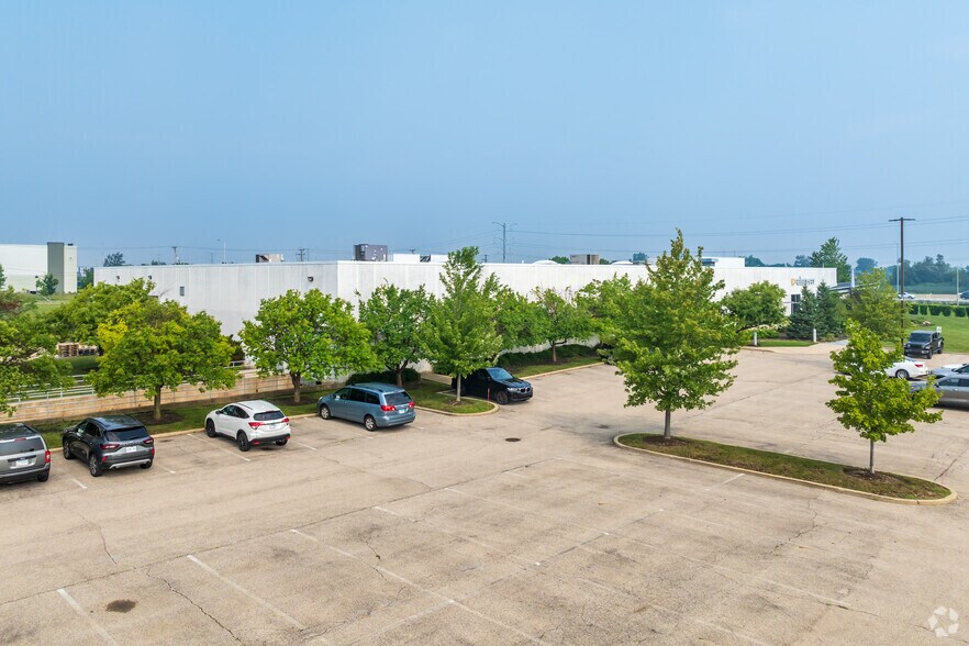 More Photos Of 1700 N Penny Ln, Schaumburg Manufacturing For Sale