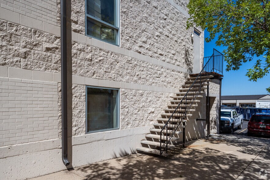 More Photos Of 8200-8260 S Colorado Blvd, Littleton Unknown For Lease