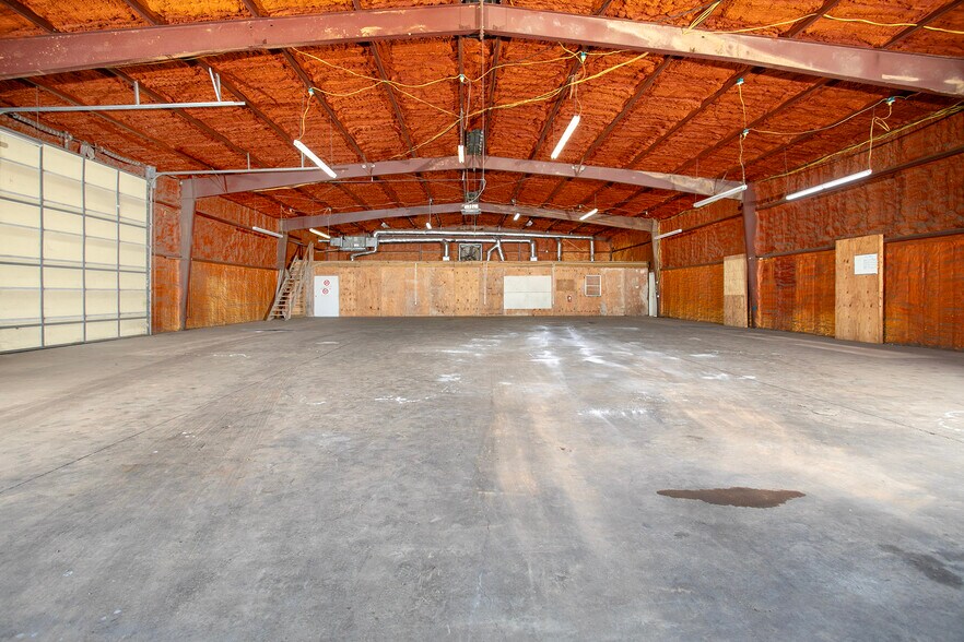 More Photos Of 15503 TX-110, Whitehouse Warehouse For Lease