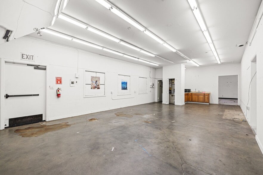 More Photos Of 2601 J St, Sacramento Freestanding For Lease