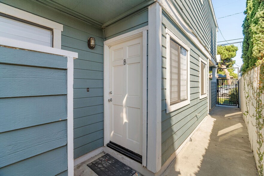 More Photos Of 4724 W 173rd St, Lawndale Apartments For Sale