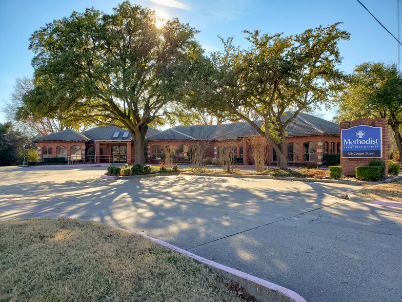 Primary Photo Of 326 Cooper St, Cedar Hill Medical For Lease