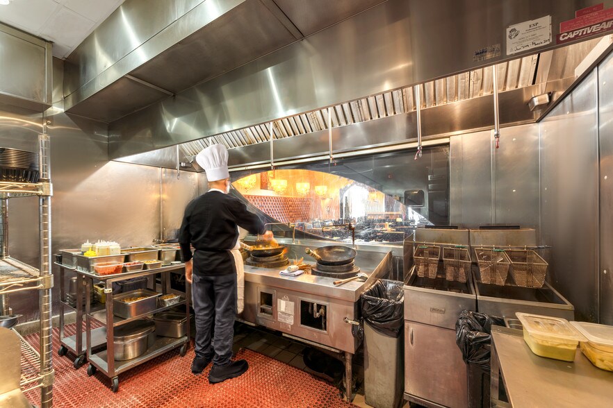 More Photos Of 675 W Golf Rd, Hoffman Estates Storefront For Lease