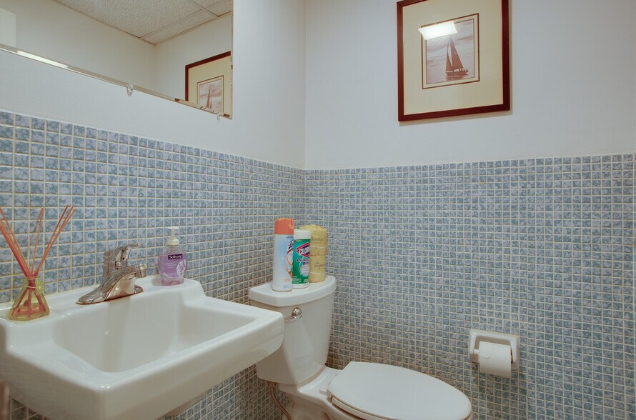 More Photos Of 2843 Pembroke Rd, Hollywood Office For Lease