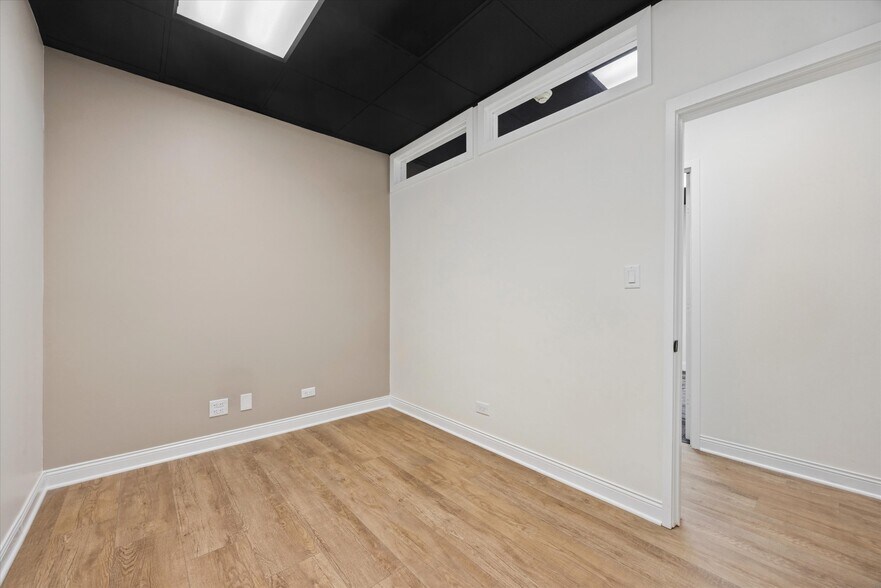 More Photos Of 414 Plaza Dr, Westmont Office For Sale