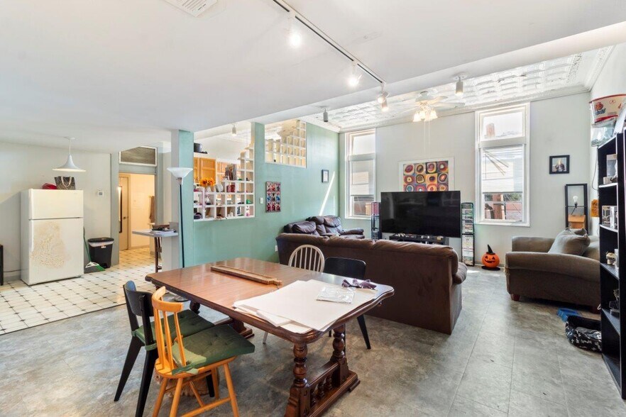 More Photos Of 106 E 26th St, Bryan Office For Lease
