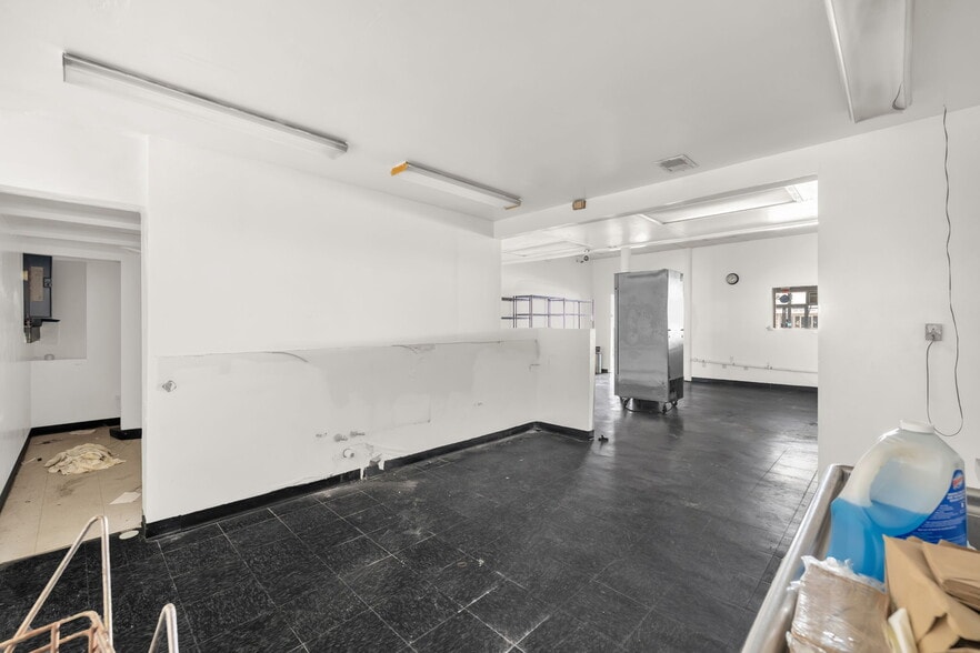 More Photos Of 128 S Scales St, Reidsville Storefront Retail Office For Sale