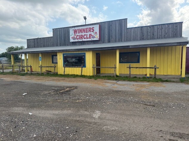 More Photos Of 312 S Sunset Strip St, Kenedy Bar For Sale