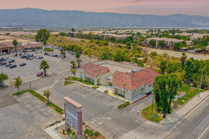 More Photos Of 2495 Lakeshore Dr, Lake Elsinore Bank For Sale