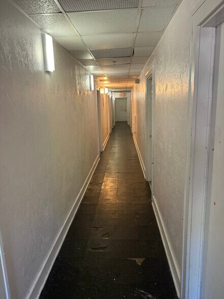 More Photos Of 1002 W University Ave, Gainesville Specialty For Sale