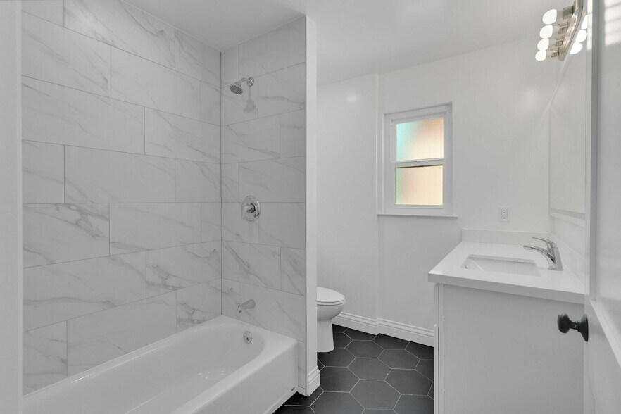 More Photos Of 262 Hanover Ave, Oakland Apartments For Sale