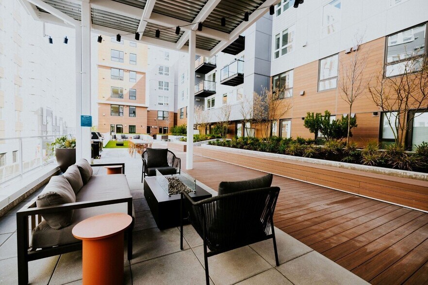More Photos Of 132 NE 145th St, Shoreline Apartments For Lease