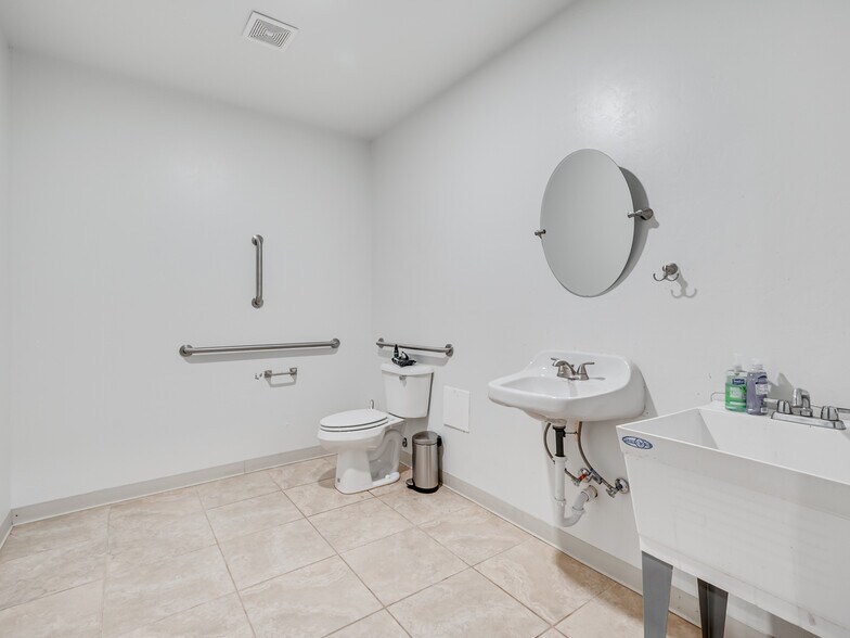 More Photos Of 3595 E State Highway 9, Norman Industrial For Sale