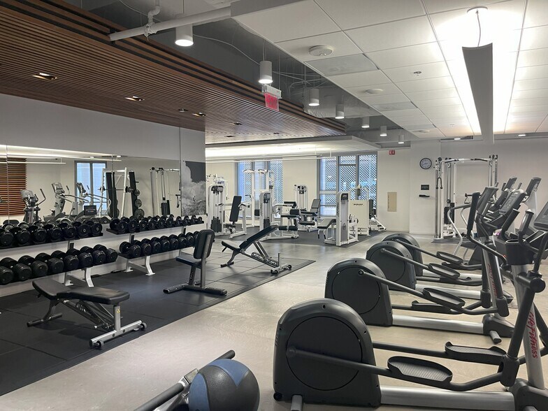 More Photos Of 1180 W Peachtree St NW, Atlanta Office For Lease