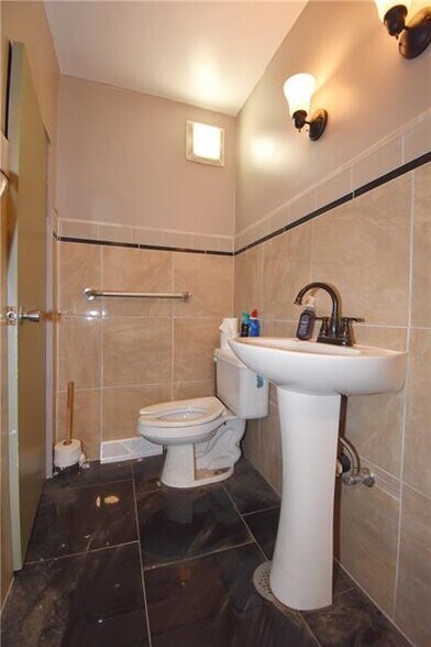 More Photos Of 3 Walker's Mill Rd, Collier Township Restaurant For Sale