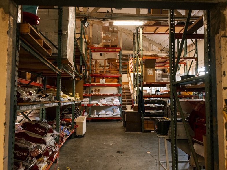 More Photos Of 212-234 SE 12th Ave, Portland Warehouse For Sale
