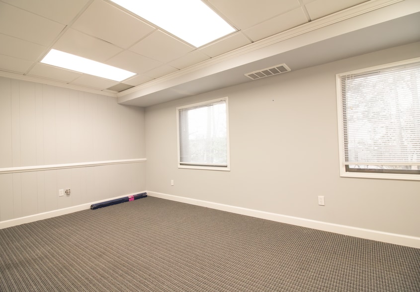 More Photos Of 119 SW Maynard Rd, Cary Office For Sale