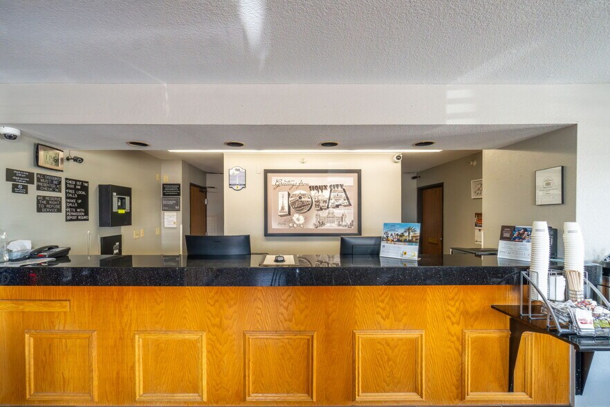 More Photos Of 2530 Singing Hills Blvd, Sioux City Hotel For Sale