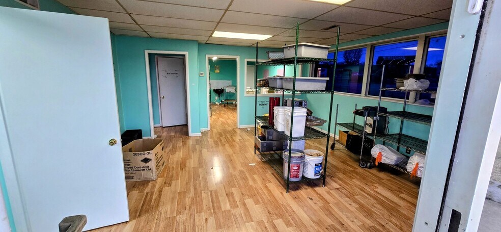 More Photos Of 925 Mill St, Pulaski Office For Sale