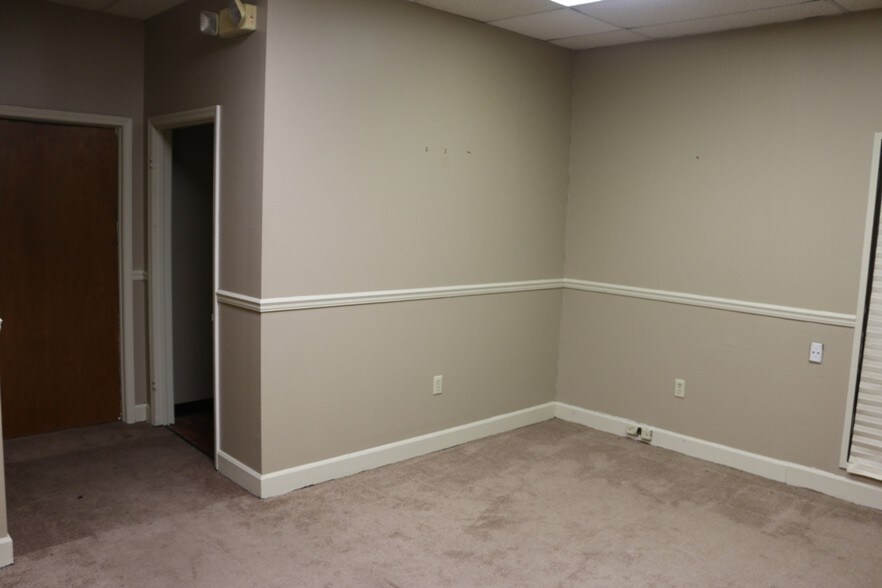 More Photos Of 808 Commerce Blvd, Riverdale Medical For Sale