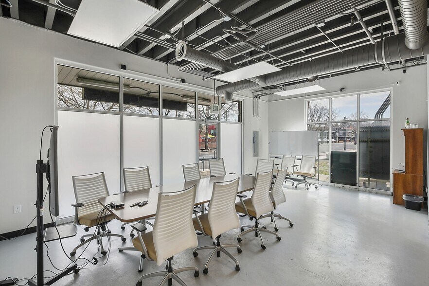 More Photos Of 317 W 6th St, Moscow Storefront Retail Office For Lease