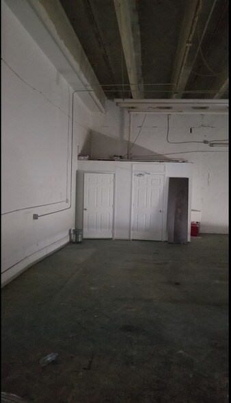 More Photos Of 470 Ansin Blvd, Hallandale Beach Warehouse For Lease